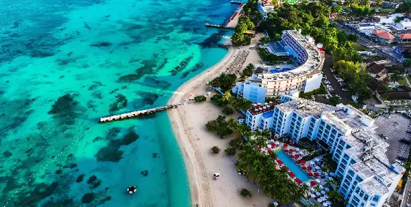 Jamaica Lanza Plan Turístico Rumo a 2030