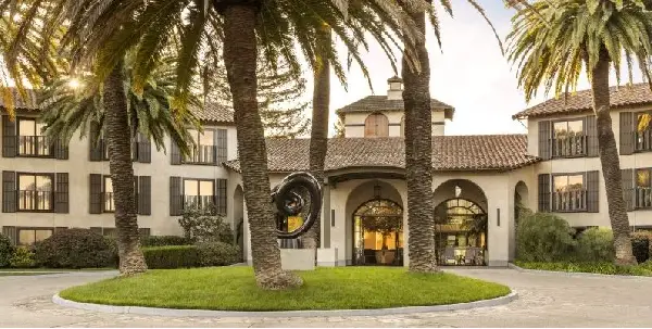 Expansões globais e mudanças agitam setor hoteleiro