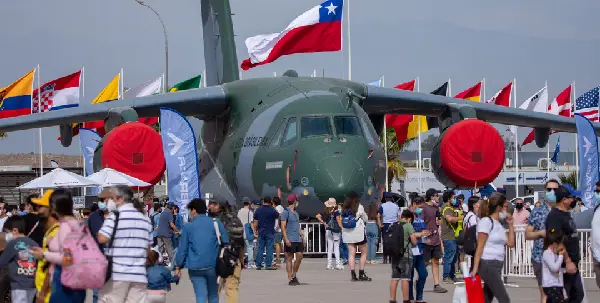 Santiago vira capital da aviação com FIDAE 2026