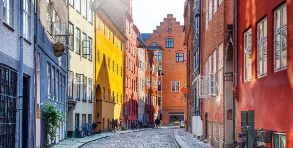 Copenhague encanta viajantes solo com segurança e charme