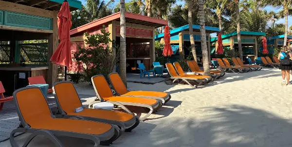 Hideaway Beach destaca experiência adulta em CocoCay