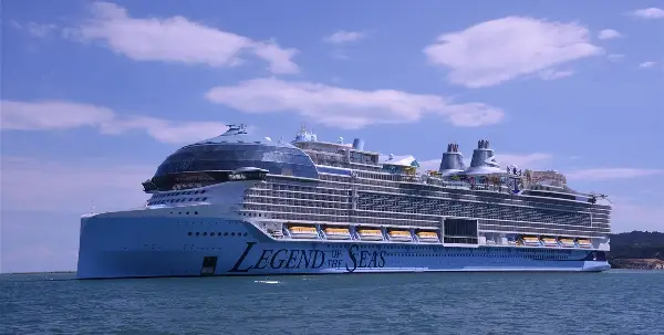 Legend of the Seas impressiona com experiências inéditas