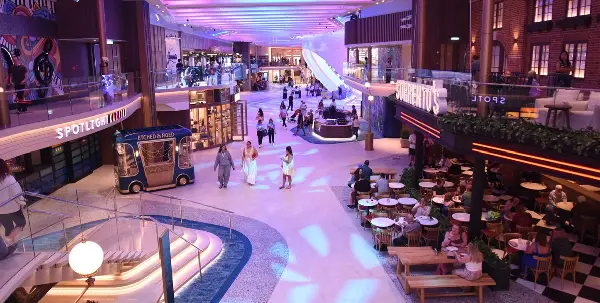 Legend of the Seas redefine férias em alto-mar