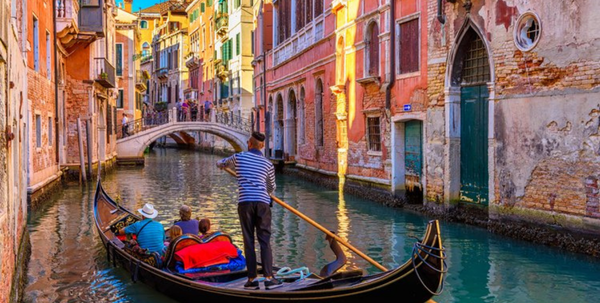 Venice gondola tourism