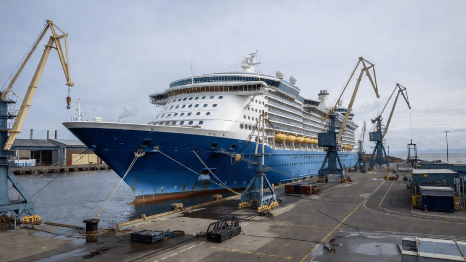 World's Largest Cruise Ship 'Legend of the Seas' Embarks on Maiden Voyage