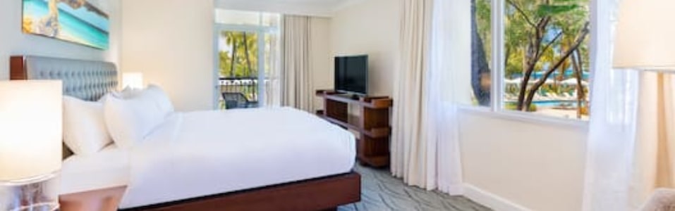 Bonaire Tower Suite 1 King Bed – French Balcony